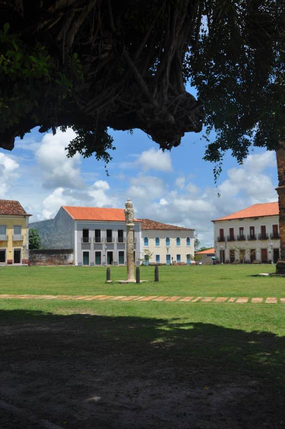 Praça central e o Pelourinho, em Alcântara - MA